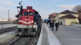 TCDD DE22 031 enters Erzurum with the westbound Dogu Express, 08:00 Kars - Ankara, 24/12/25.