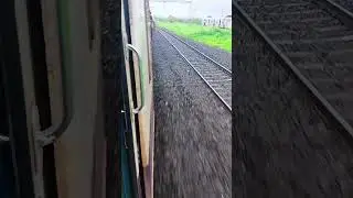 fast vs slow train.💪 #mumbailocaltrains .#railway #music #dj #movie #musica