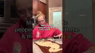 homemade peppermint bark w my mom 🍫 #holidayseason #treats #spoonielife #diy #shorts