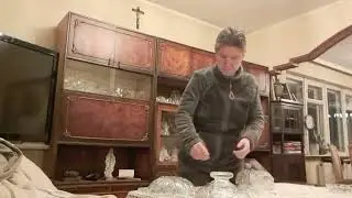 Układam kryształy do kredensu