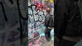 Краткий набросок в переулке граффити