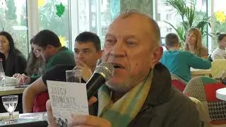 А.С. Пушкин??? НЕТ!!! АС ОнЖеГога!!! РВЁТ зал СТИХАМИ!!! )))
