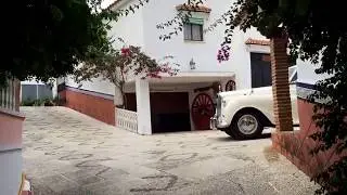 Old antique car- Austin Princess for a white wedding!