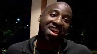RAYMOND FELTON SIGNS WITH K.mov