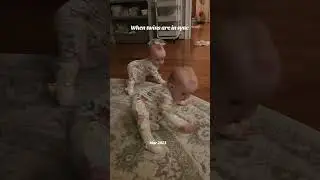 Twin babies in sync #baby #twins #twinbabies #identicaltwins #insync