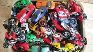Box Full Of Diecast Cars 1/32 And Motorcycles 1/12 1/18 Welly, Kinsmart, Maisto,  Newray, Bburago