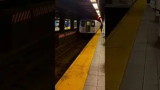 R42&rsquo;s Bypassing Jay St Metrotech