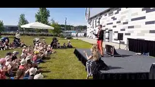 PROGRAMY PRO DĚTI: Vystoupen&iacute; žongl&eacute;rů z nov&eacute;ho cirkusu.