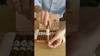 The last of the 3 beautiful vitolas by EGM for Alexander Kraft 😍 The #ASMR Unboxing of the Robusto