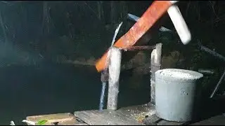 Use a stone mortar to pound rice / P92