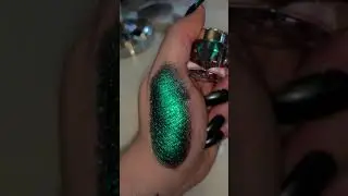 EMERALD - Multichrome Pigment from PRO GLITZ. Chameleon Colour - Shifting Eye Makeup. Glam Christmas