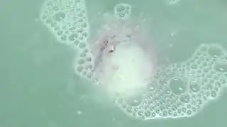 Lush So White Bath Bomb