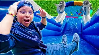 SALTANDO DE TOBOGANES de AGUA GIGANTES EN MI JARDIN 😱 | Patho