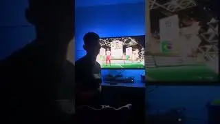 &nbsp;His girlfriend opened his base or mid icon pick on FIFA 22 for him. His reaction to packing Pel&eacute; 🤣