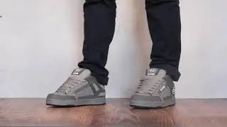 Globe Tilt Griffin/White On Feet