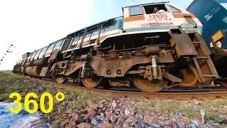 360 VR View of Pune - Santragachi Humsafar Express | WAP-7 & WDG-4