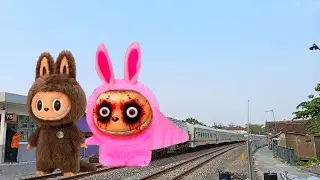 Kereta Api Pada Berubah Jadi Kikiko , Train Eater VS Kereta Lakuku  !!!