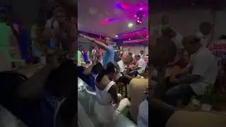 Julio César Santana entra a discoteca a predicar y pasa esto