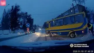 Зимова пастка не вщухає: поліцейські Рівненщини продовжують допомагати жителям регіону