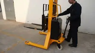 semi electric stacker lifting machine operation