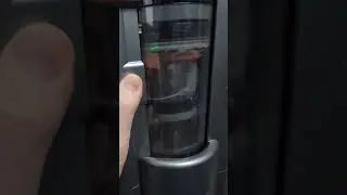 Беспроводной пылесос с автоматической системой опорожнения и сбора пыли.