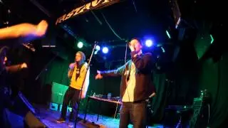 H&auml;rm&auml;l&auml;n tyyli - Se on semmosta (live @ Vastavirta)