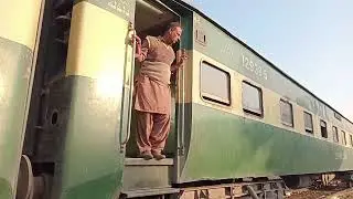 Fareed Express Crossing junction😍