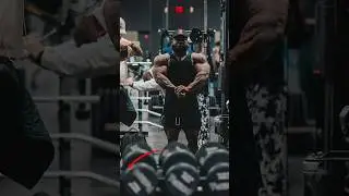 Keone looks Huge but Shaun is also firing all CYLINDERS