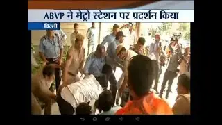 ABVP workers protest over Delhi Metro fare hike