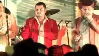 banda roja El diablo en una botell