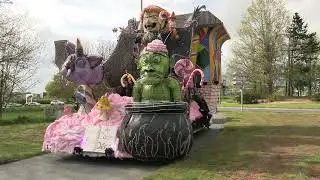 Départ pour le défilé de nuit de la 104ème édition du Carnaval de Cholet (49) - 22 avril 2023