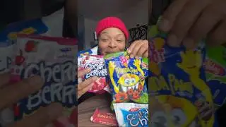 Пробую карибские закуски, которые я нашёл на Ямайке