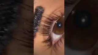 Trying coconut oil on my lashes and it works amazing 😻
