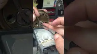 #lockpicking #howtopicklocks #lockunlock #unlocked #locksport #padlock #masterlock #lpu #lockpick