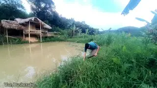 Weeding for vegetables, Cutting banana leaves and grass for fish, Van Bushcraft