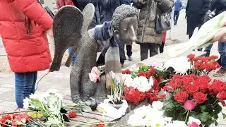 «Печальный ангел»: в Петербурге открыли памятник умершим в пандемию врачам.
