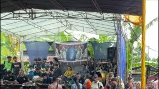 Teguh Setio sedang live jaranan SWB sekarang!