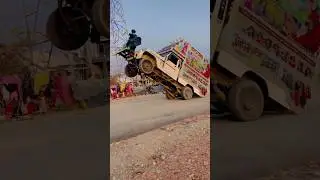 सांड डीजे का खतरनाक स्टंट 🤯 #dj #djremix #viralvideo #dance #sanddj #rajasthani #viralshorts #viral