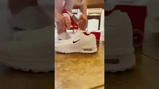 Unboxing Women&rsquo;s Nike Air Max BIA