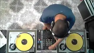 Anos 2000 music DJ Jacks Douglas