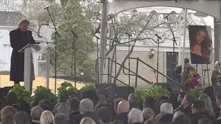 Axl Rose speaks at Lisa Marie Presley memorial at Graceland: 'This is truly devastating'