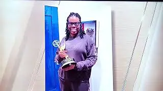 Leslie Jones wins her first Emmy award 