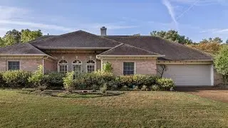 8457 KING WILLIAM, Memphis, TN Presented by Jan Jones.