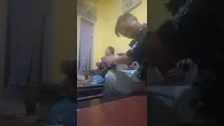 Sam Well menari diatasluka