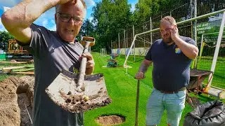 Ein Dorf, zwei M&auml;nner, zwei Fundamente   Fu&szlig;balltor Einbau!