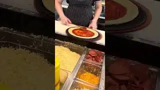 Paano gawin ang pizza at beer drop dito #pizza #vlog #dailyvlog #buhaycanada #canada #prontopizzeria