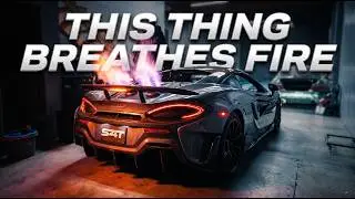 McLaren 600LT испускает безумные языки пламени.