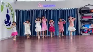 Vũ Trụ C&oacute; Anh Charm Dance Kid