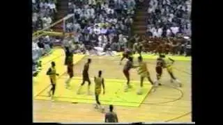 Darrell Walker (10pts/17rebs/8asts/Great Defense) vs. Lakers (1990)