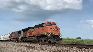 Fast moving Manifest train ft BNSF Warbonnet!! BNSF Transcon: Emporia sub..08/06/2022